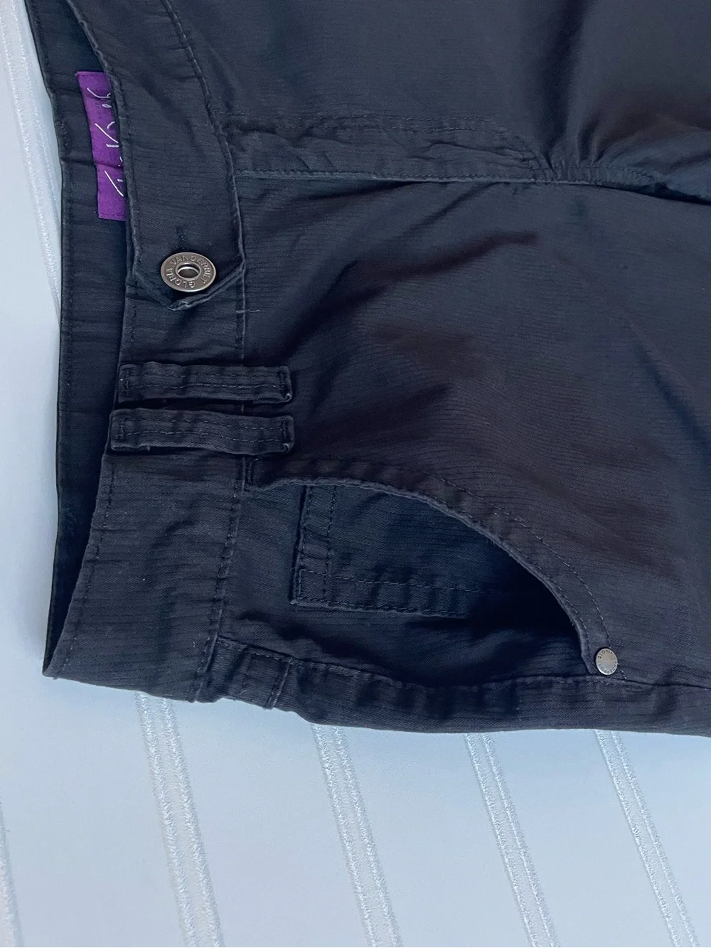 Gloria Vanderbilt black bermuda